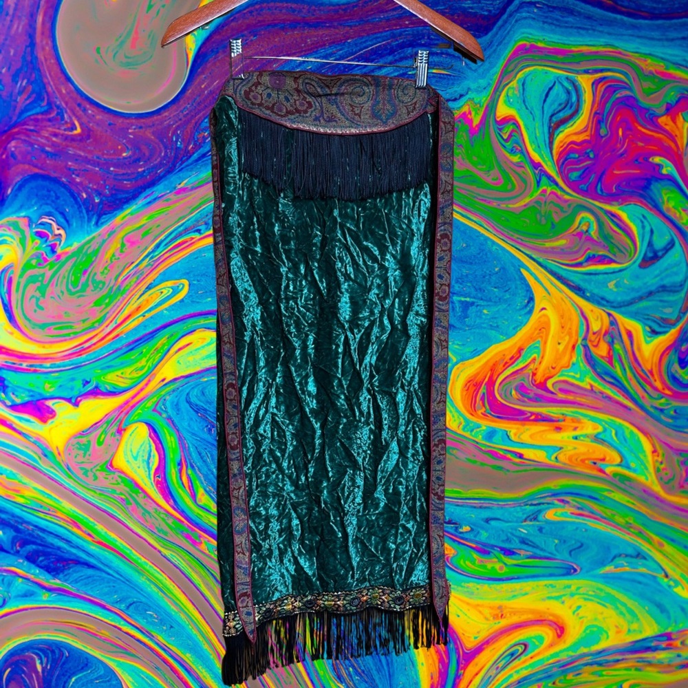 SOLD
Velvet skirt decor